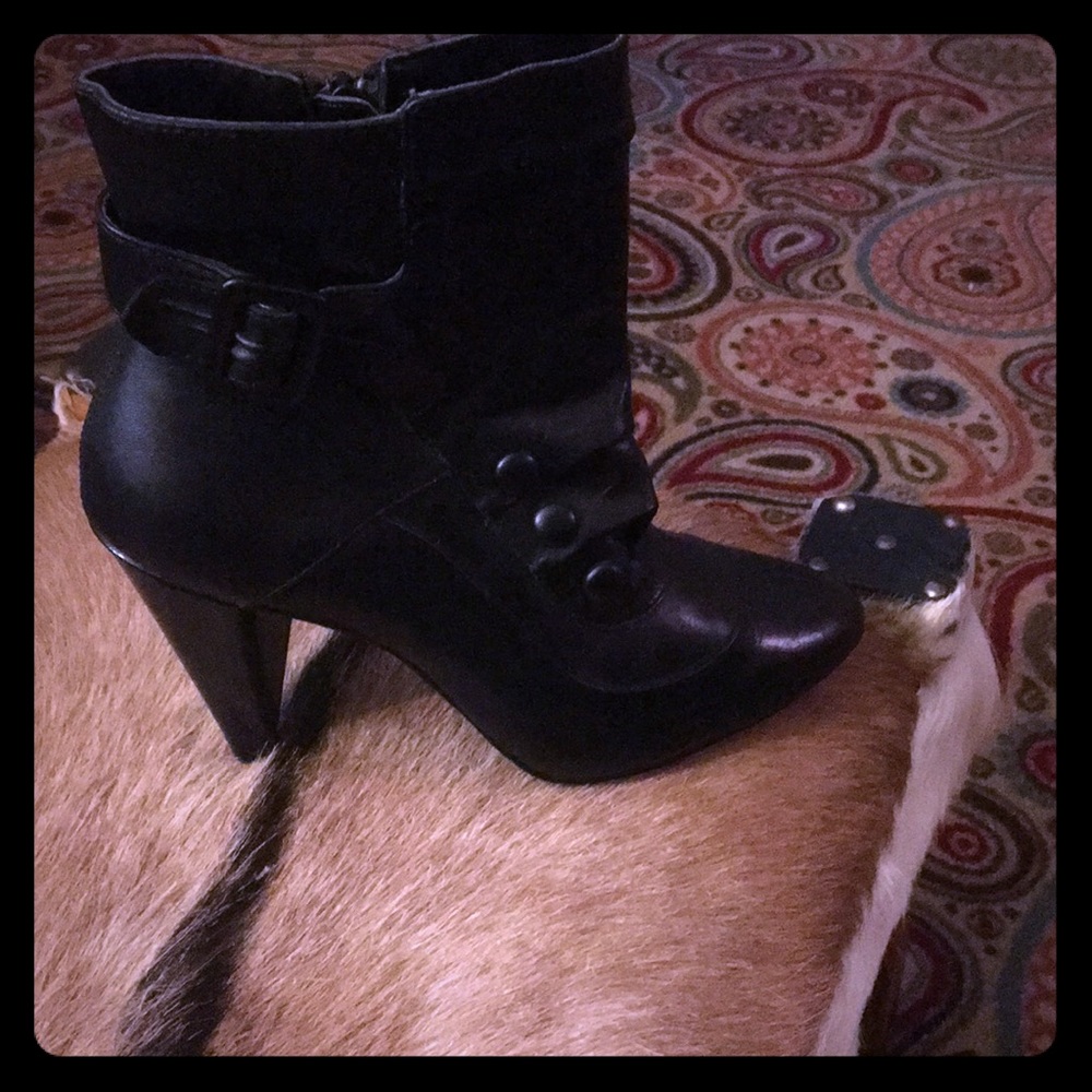 Black ankle high boots